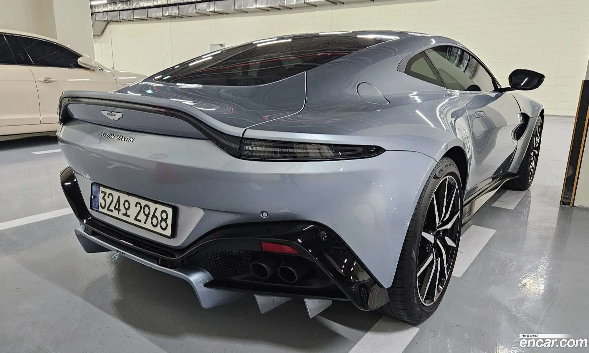 Aston Martin Vantage
