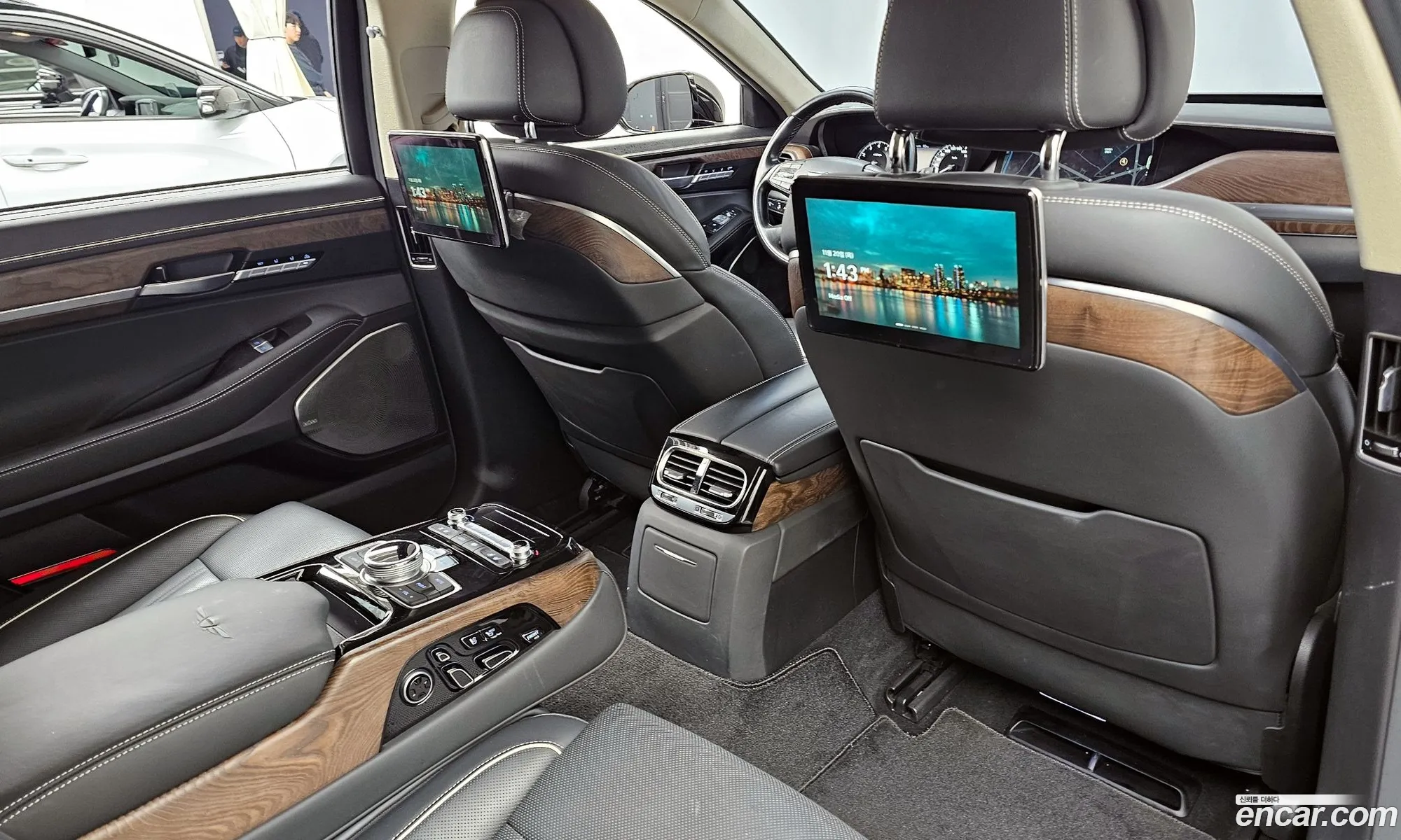 Genesis G90 2018 — 13