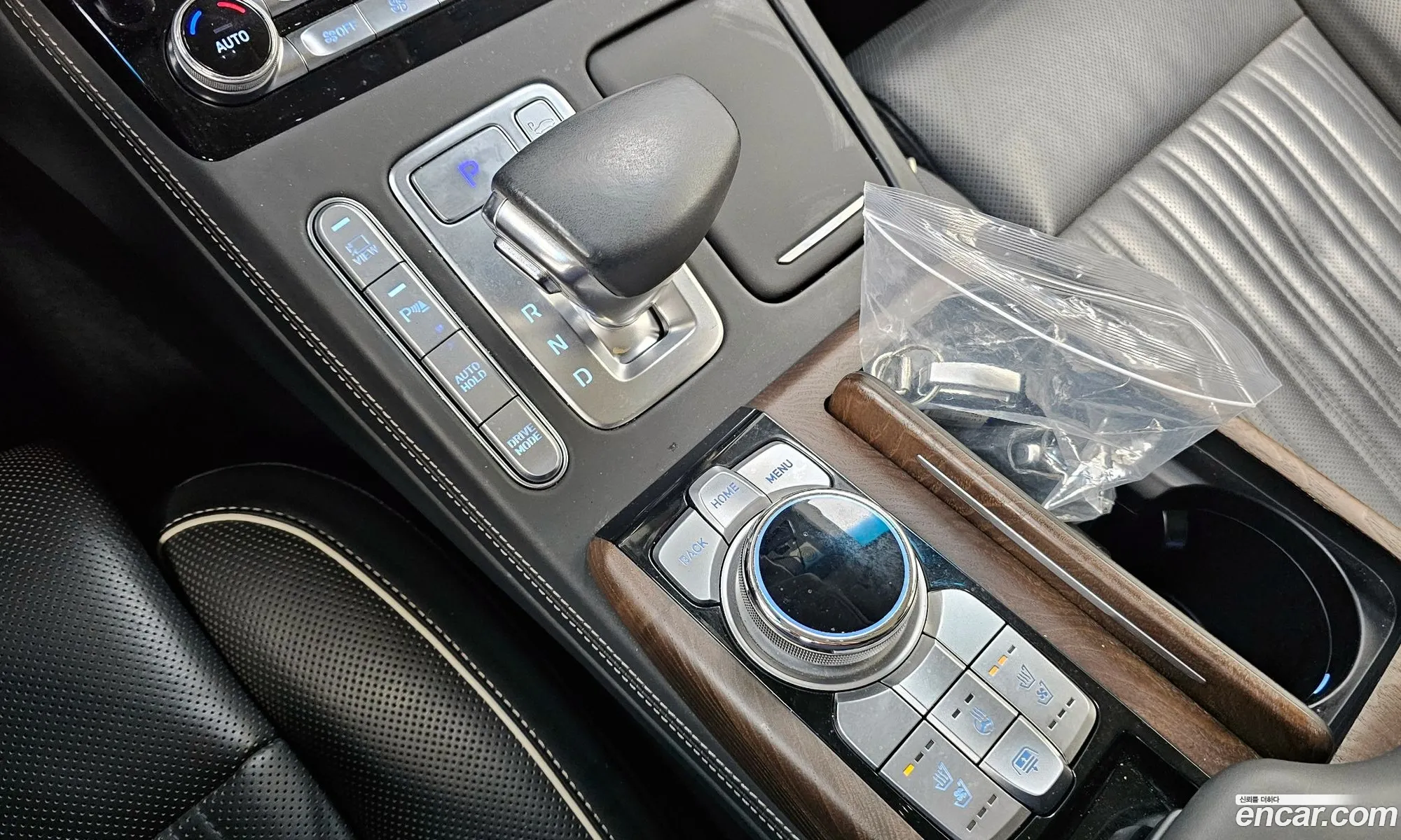 Genesis G90 2018 — 19