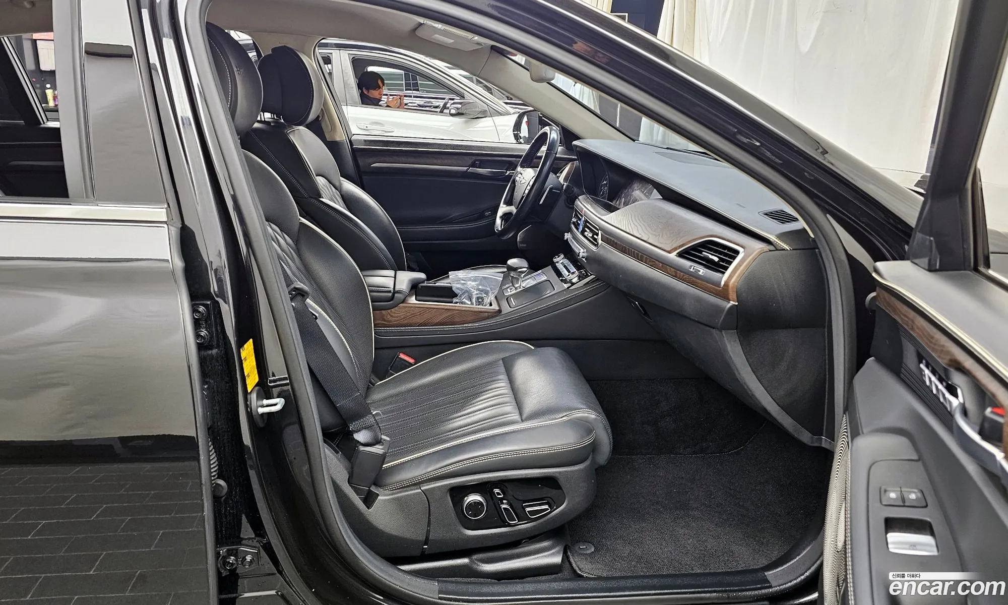Genesis G90 2018 — 12