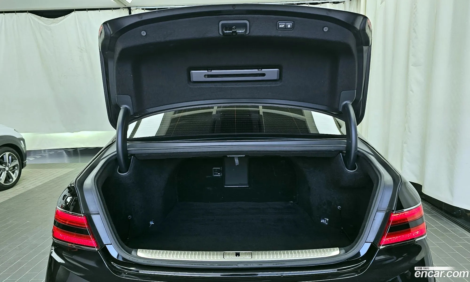 Genesis G90 2018 — 10