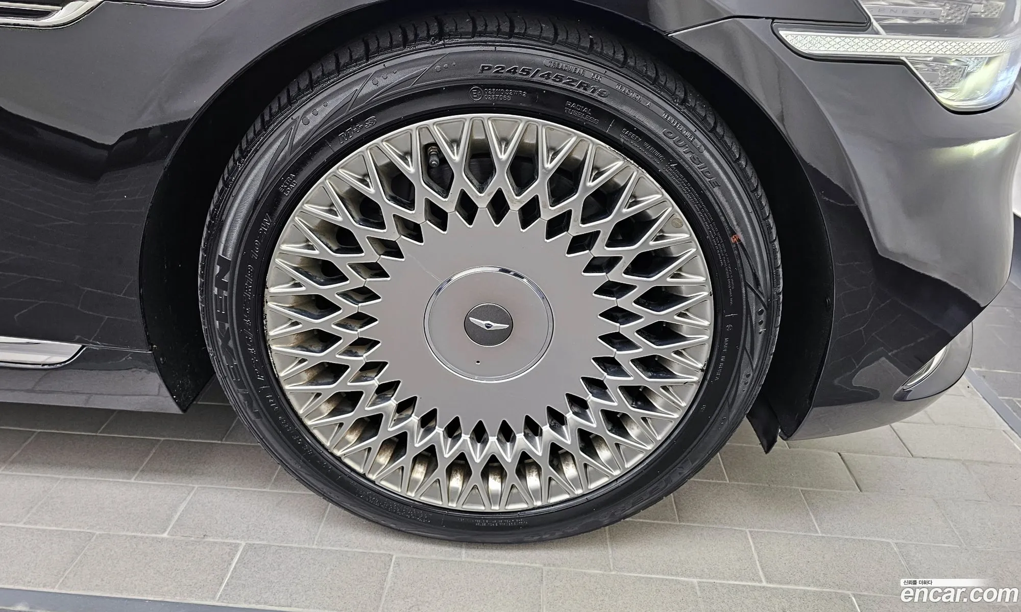 Genesis G90 2018 — 2