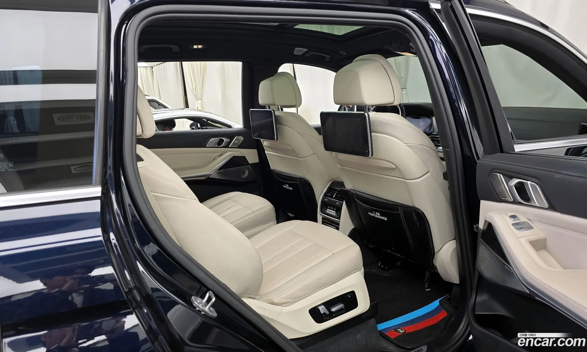 BMW X7 2021 — 16