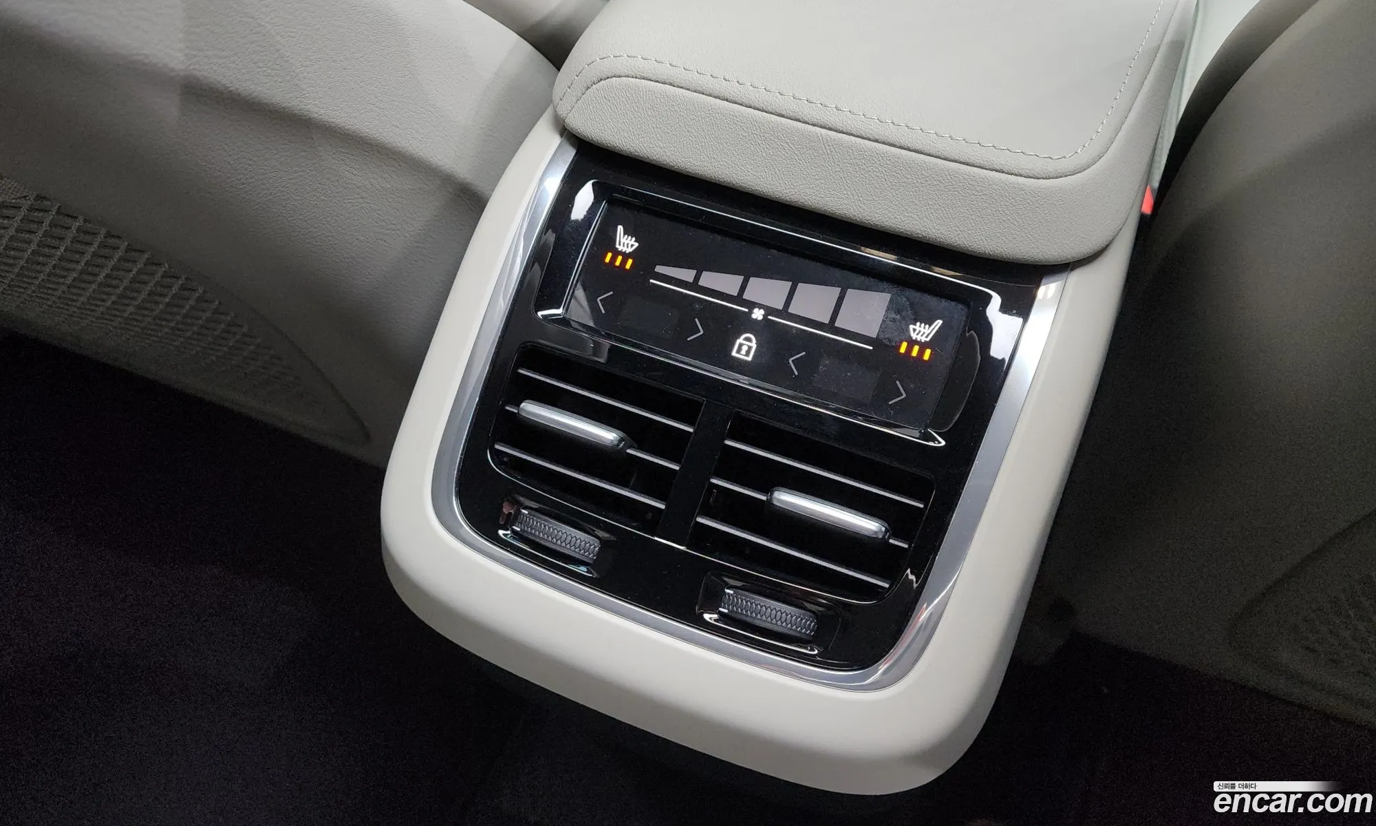 Volvo XC60 2025 — 2