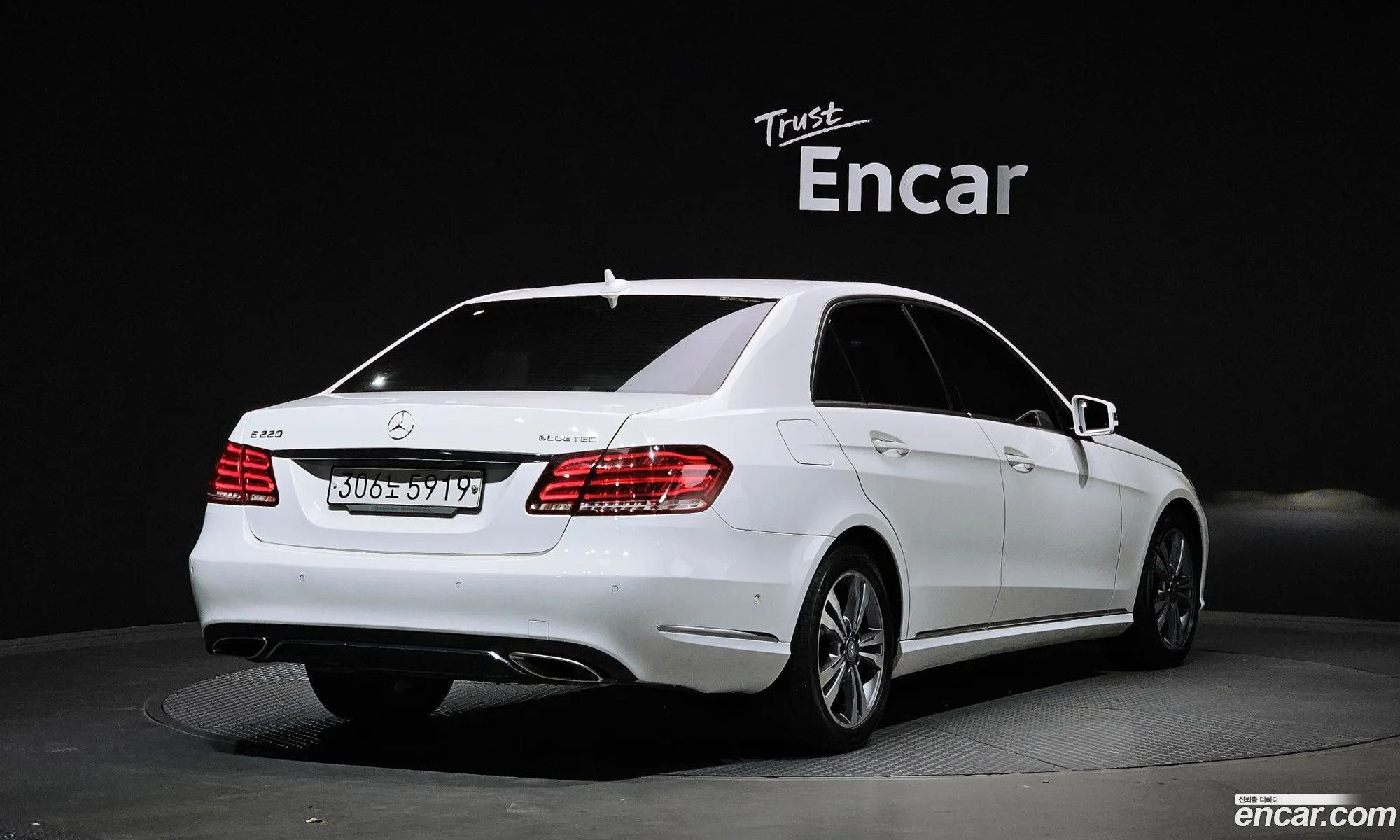 Mercedes-Benz E-Class W212 2015 — 17