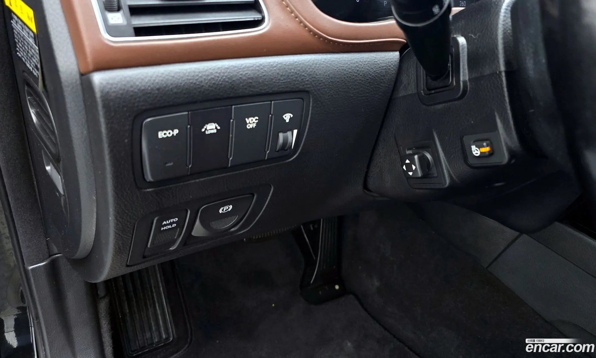 Hyundai Genesis 2011 — 16
