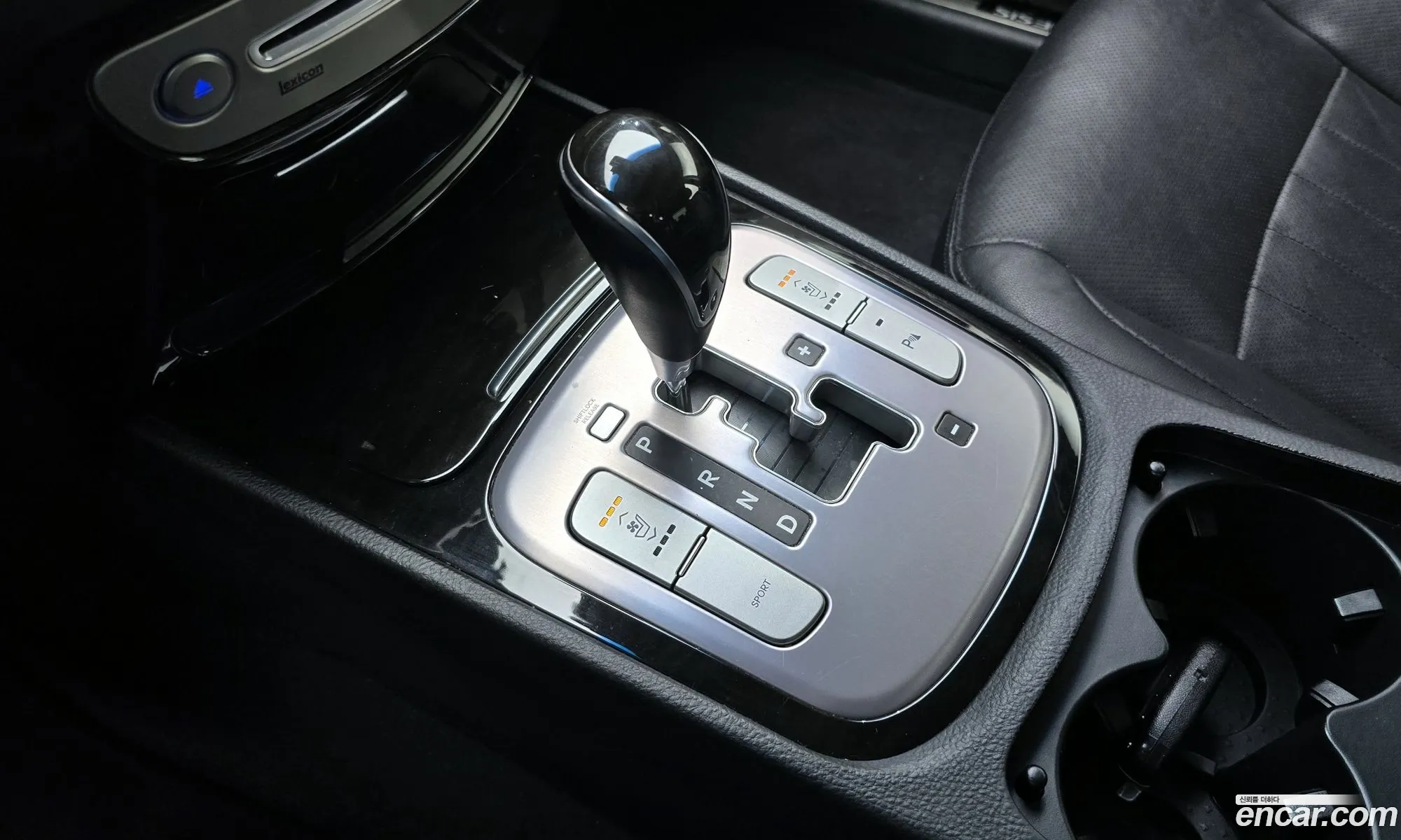Hyundai Genesis 2011 — 12