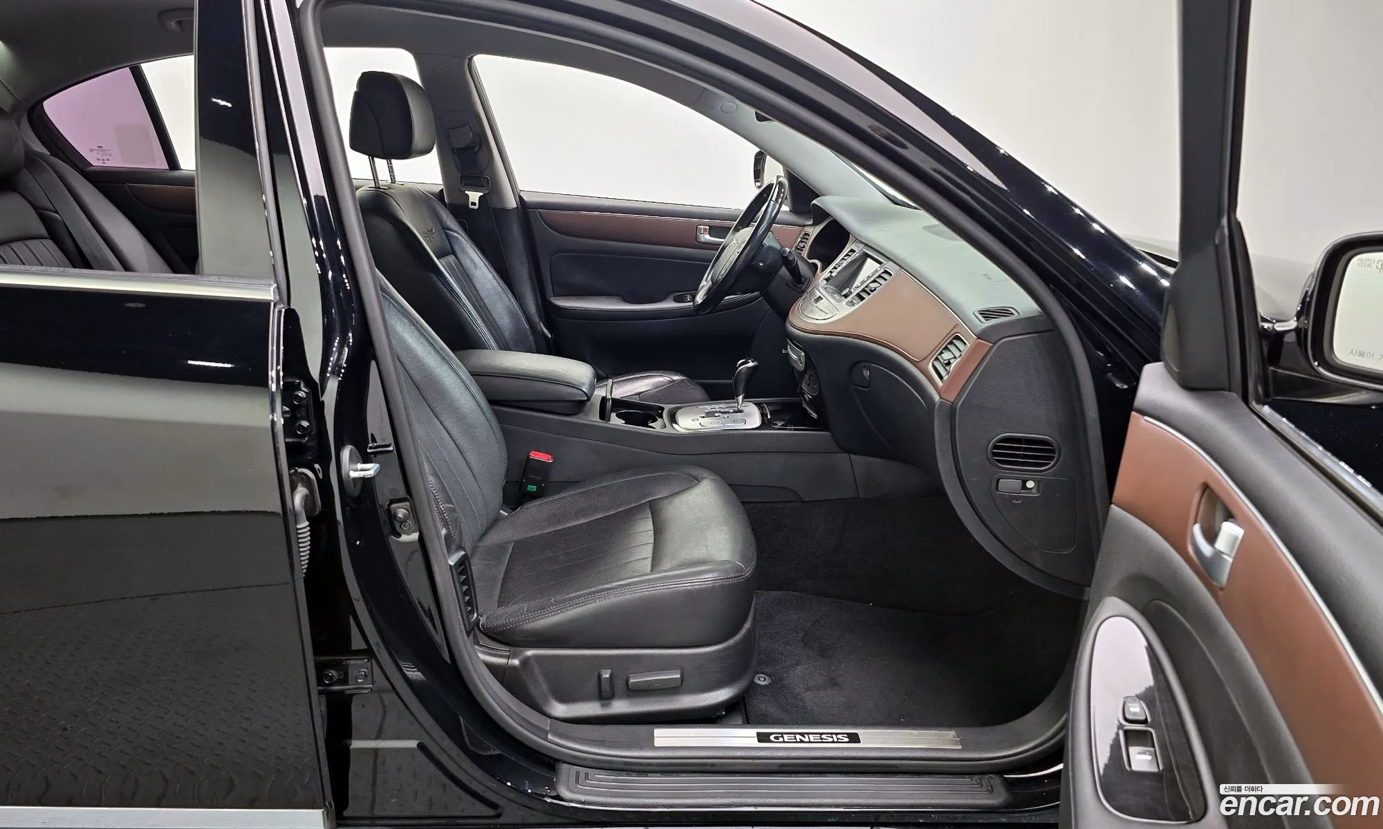 Hyundai Genesis 2011 — 9