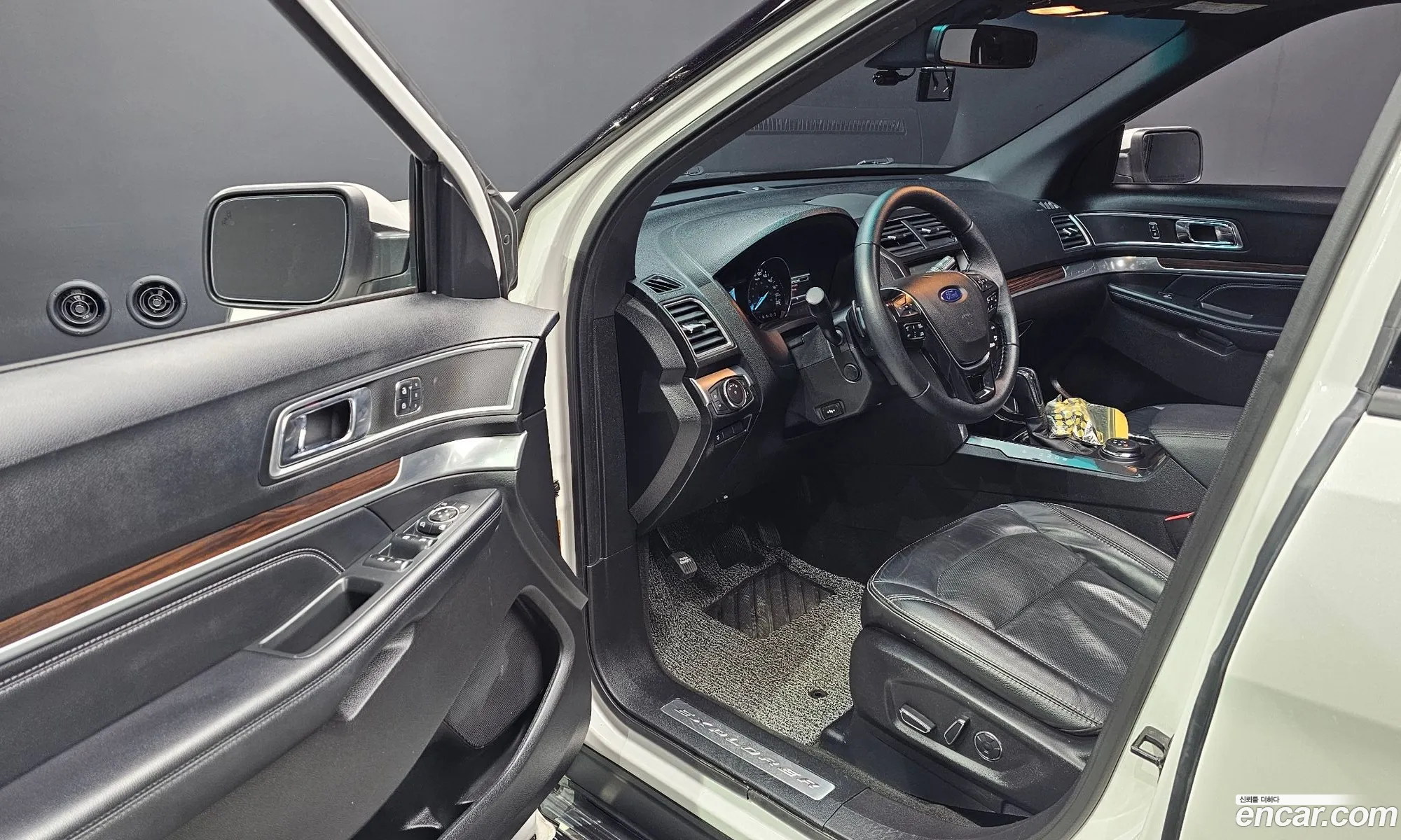 Ford Explorer 2017 1FM5K8FH3HGB24810 — 16