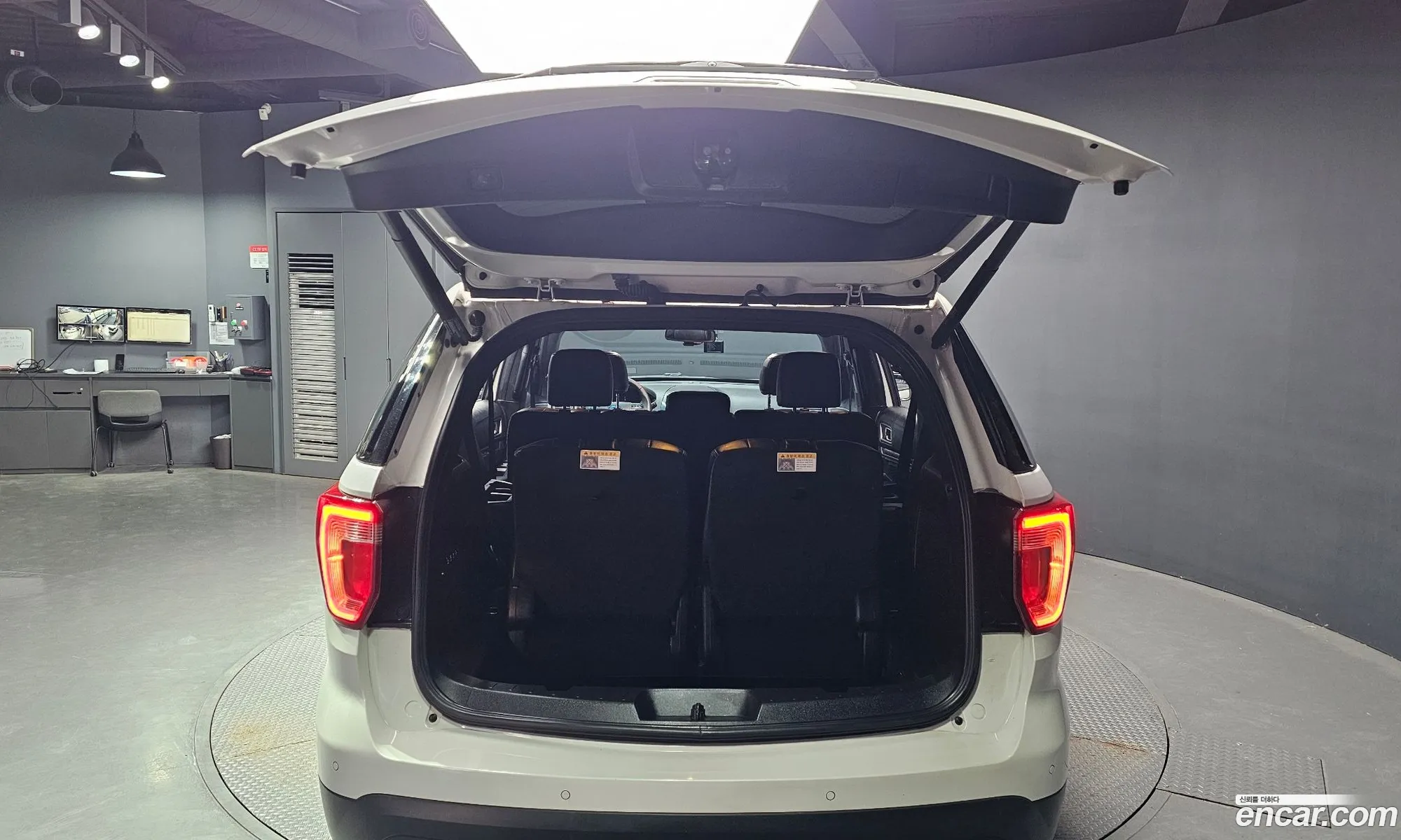 Ford Explorer 2017 1FM5K8FH3HGB24810 — 3