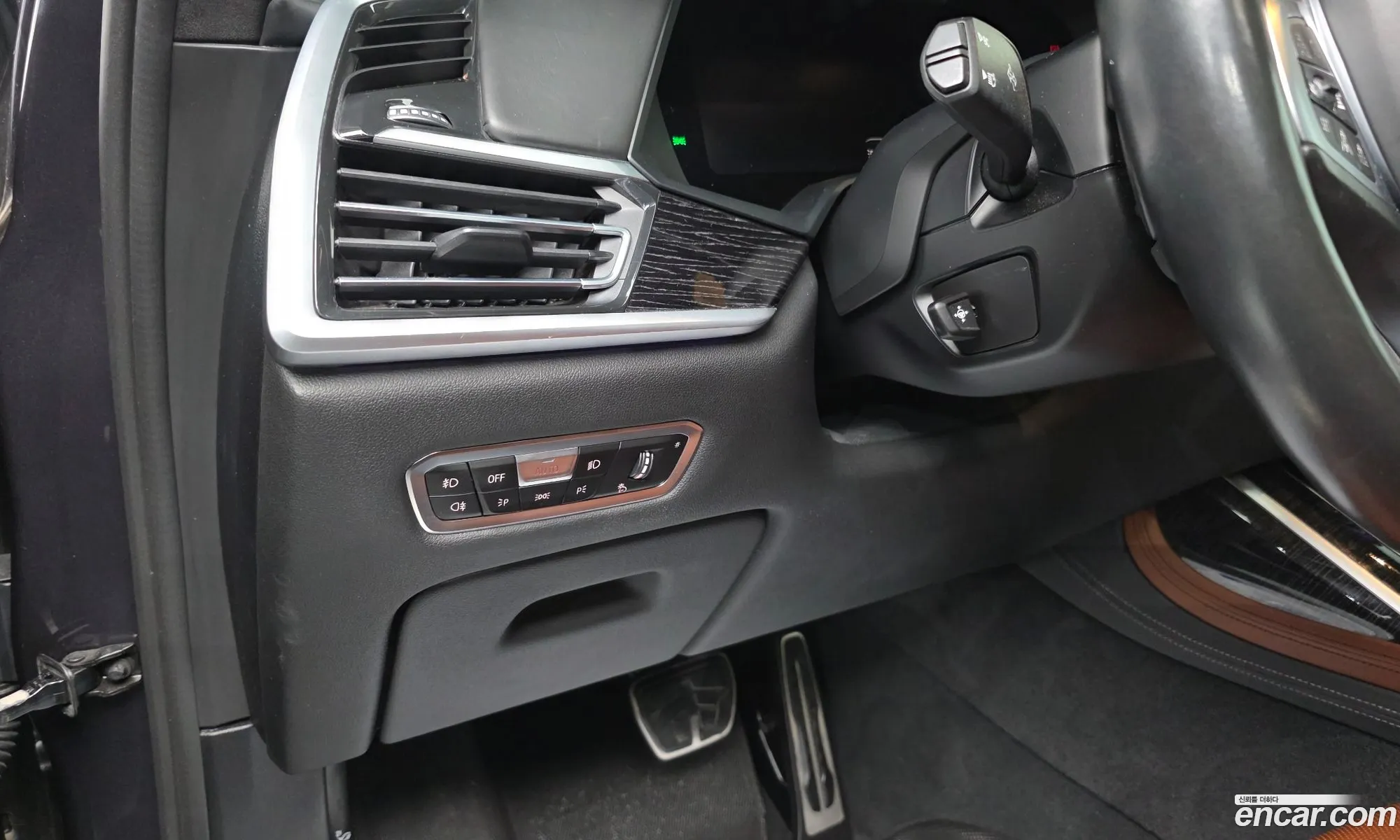 BMW X7 2020 — 16