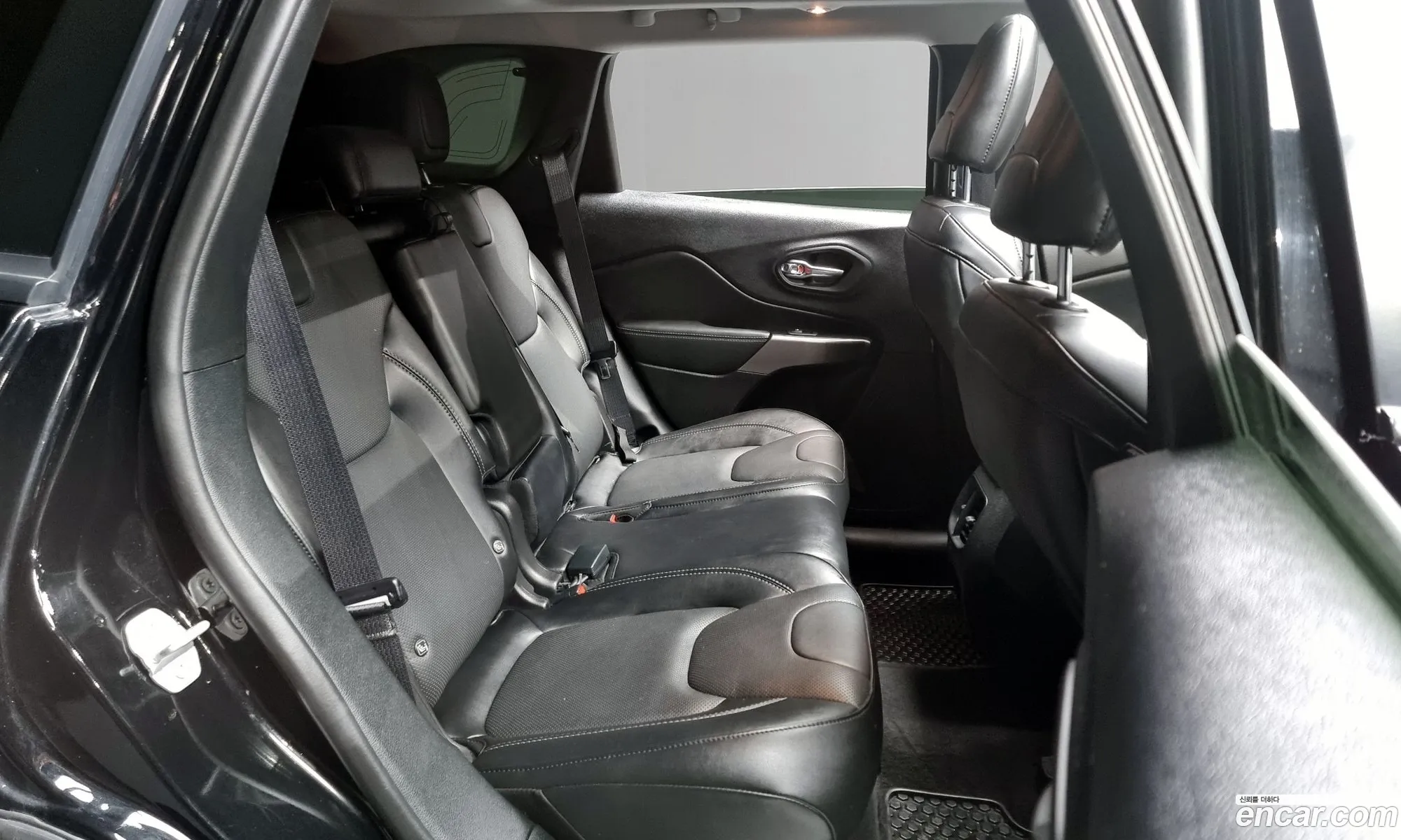 Jeep Cherokee 2022 — 4