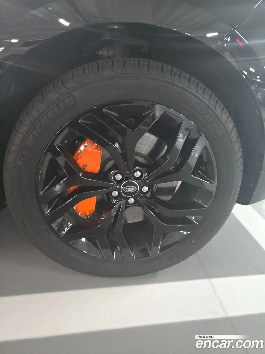 Land Rover Range Rover Velar 2024 — 18