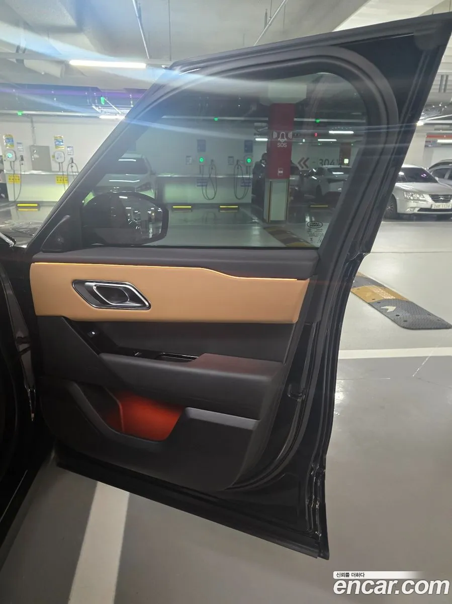 Land Rover Range Rover Velar 2024 — 16