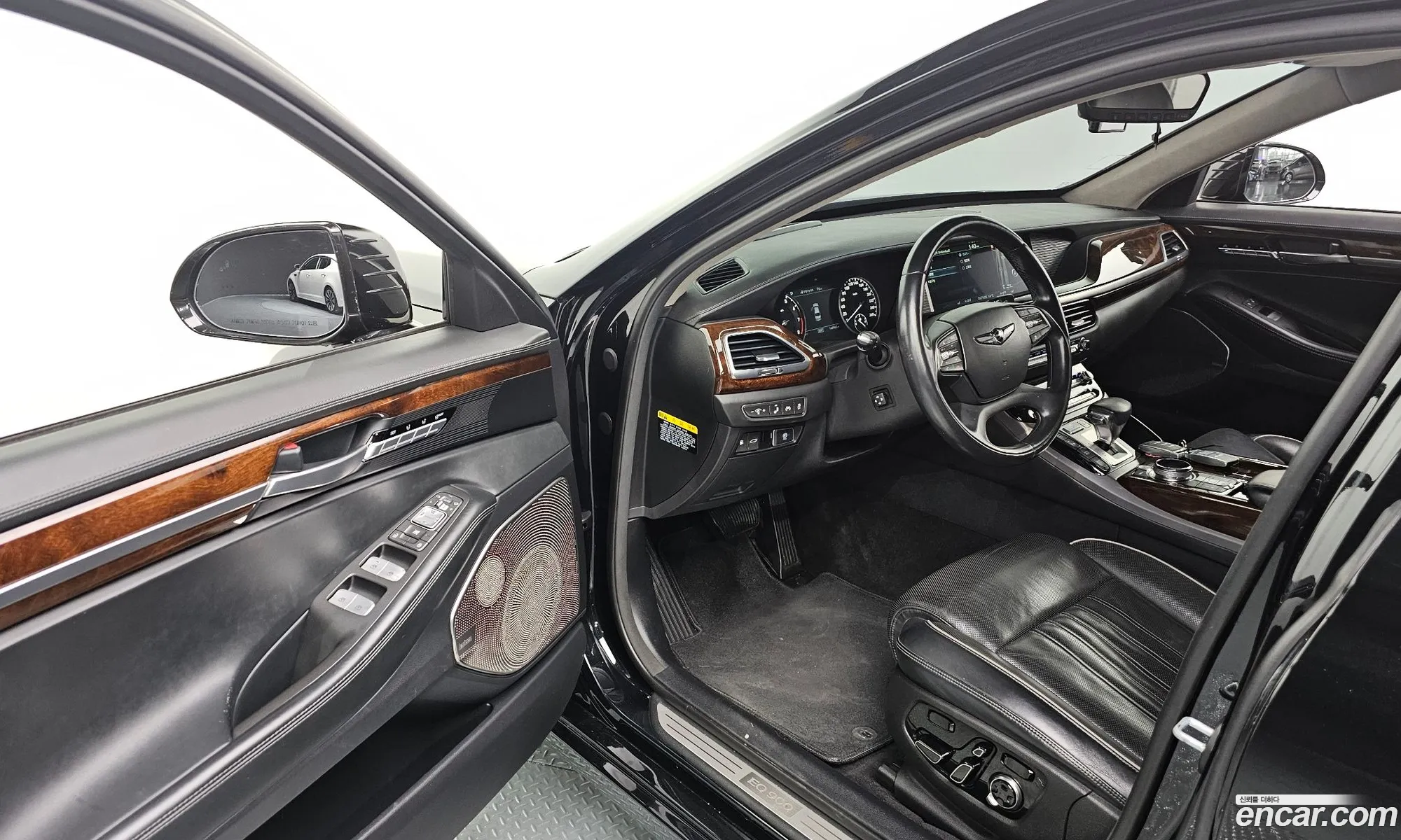 Genesis EQ900 2016 — 17
