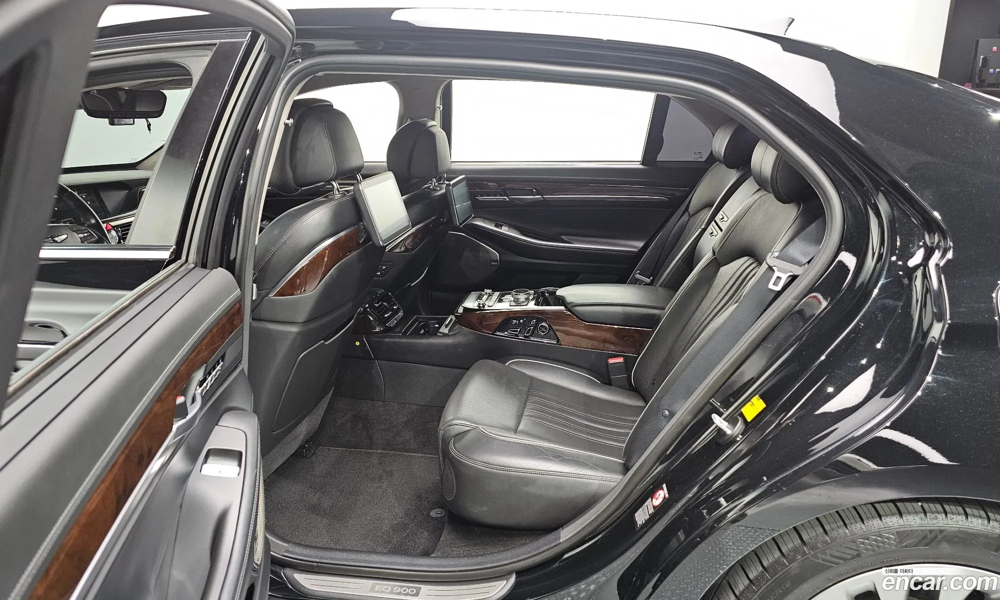 Genesis EQ900 2016 — 14