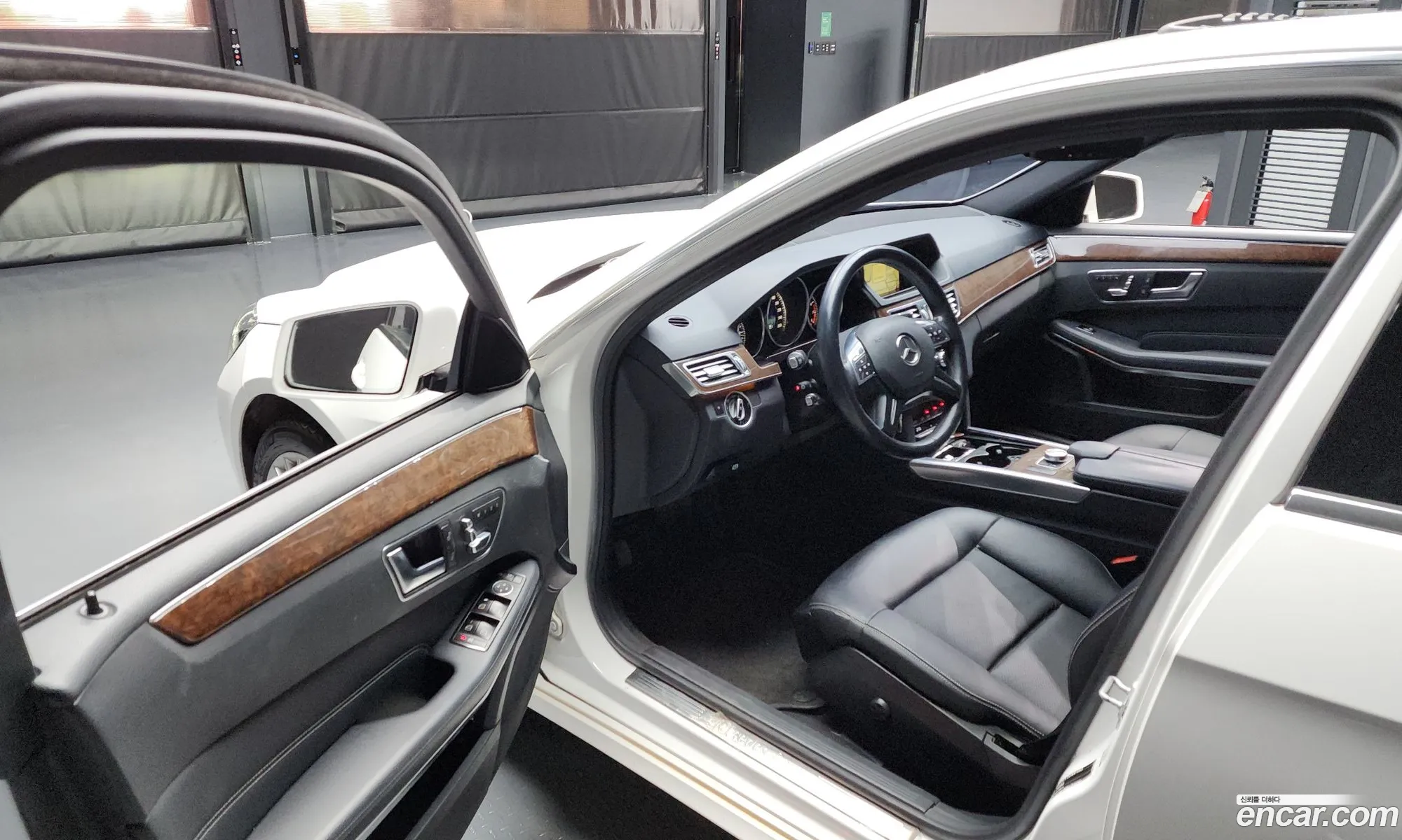 Mercedes-Benz E-Class W212 2014 WDDHF3EBXEA895887 — 3