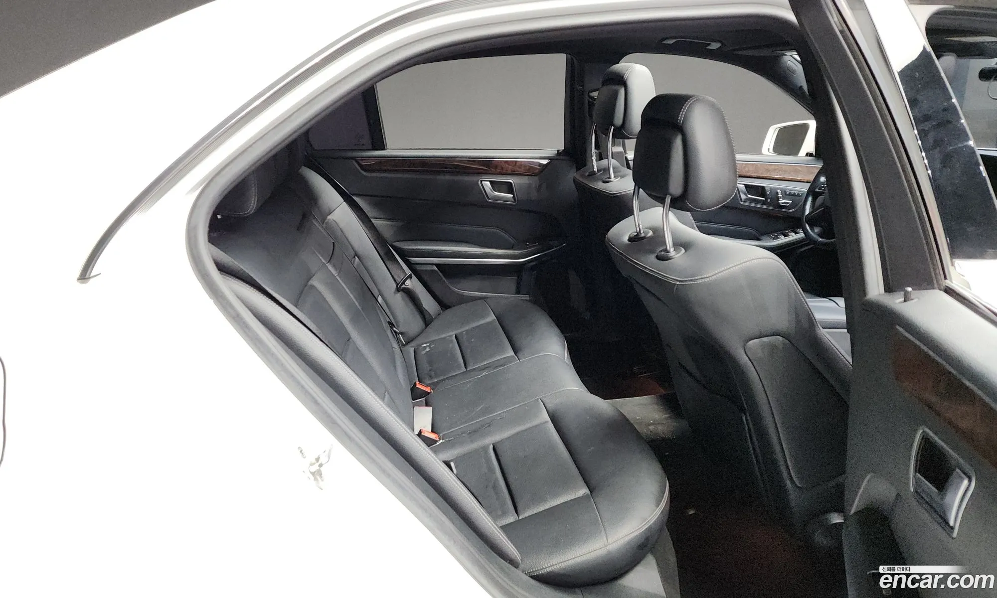 Mercedes-Benz E-Class W212 2014 WDDHF3EBXEA895887 — 17
