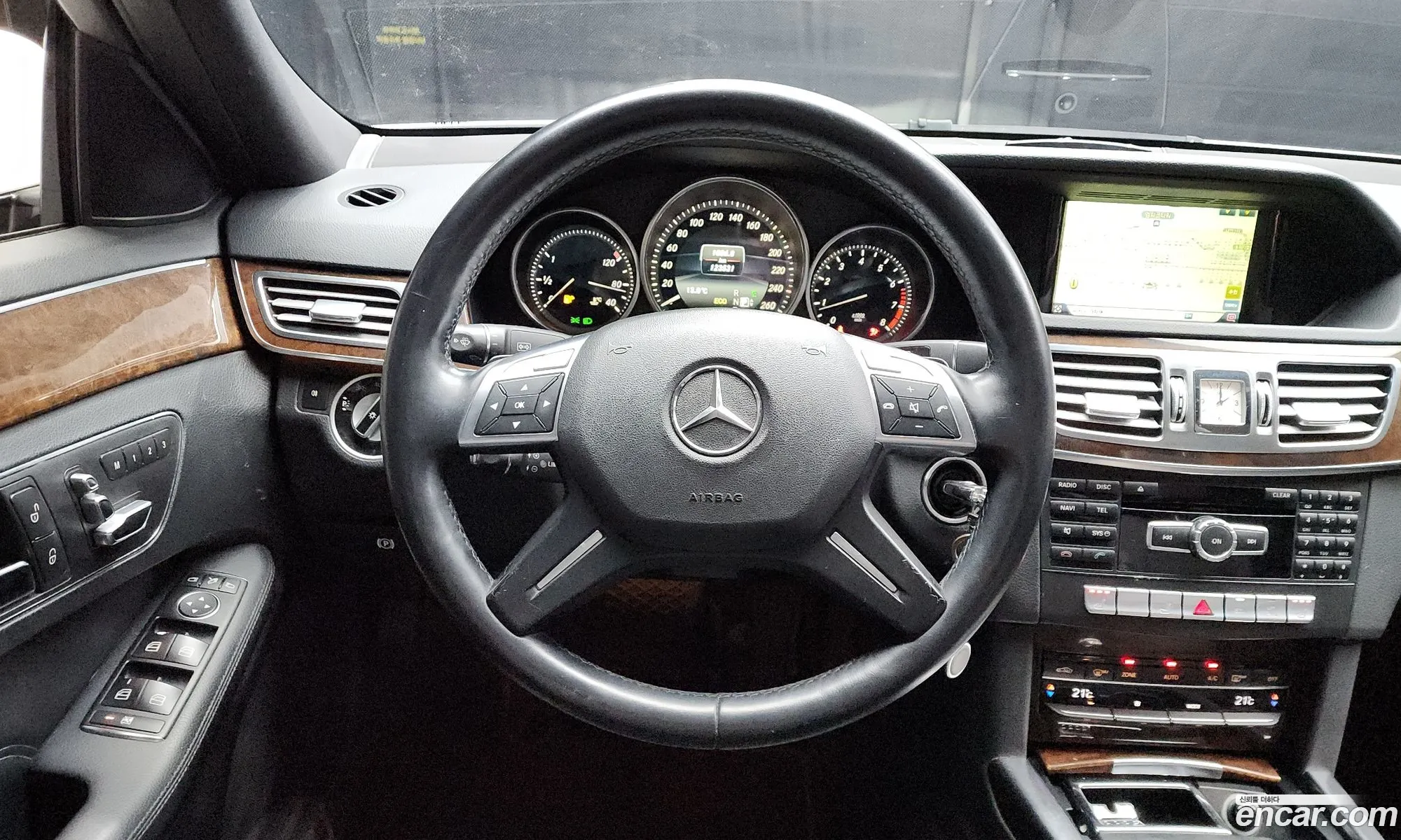 Mercedes-Benz E-Class W212 2014 WDDHF3EBXEA895887 — 14