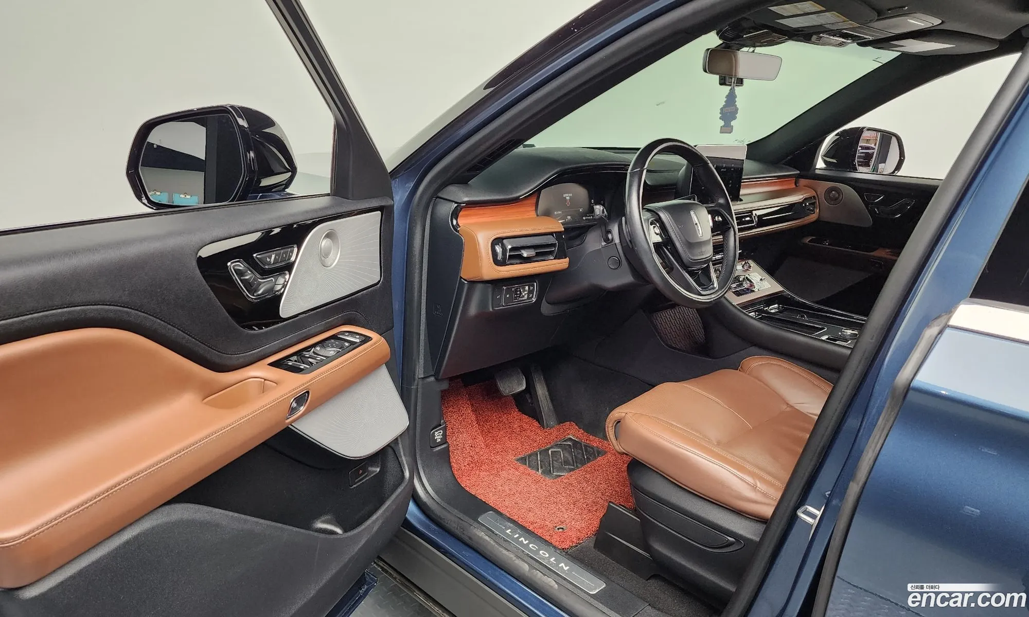 Lincoln Aviator 2020 5LM5J7XC1LGL11968 — 13
