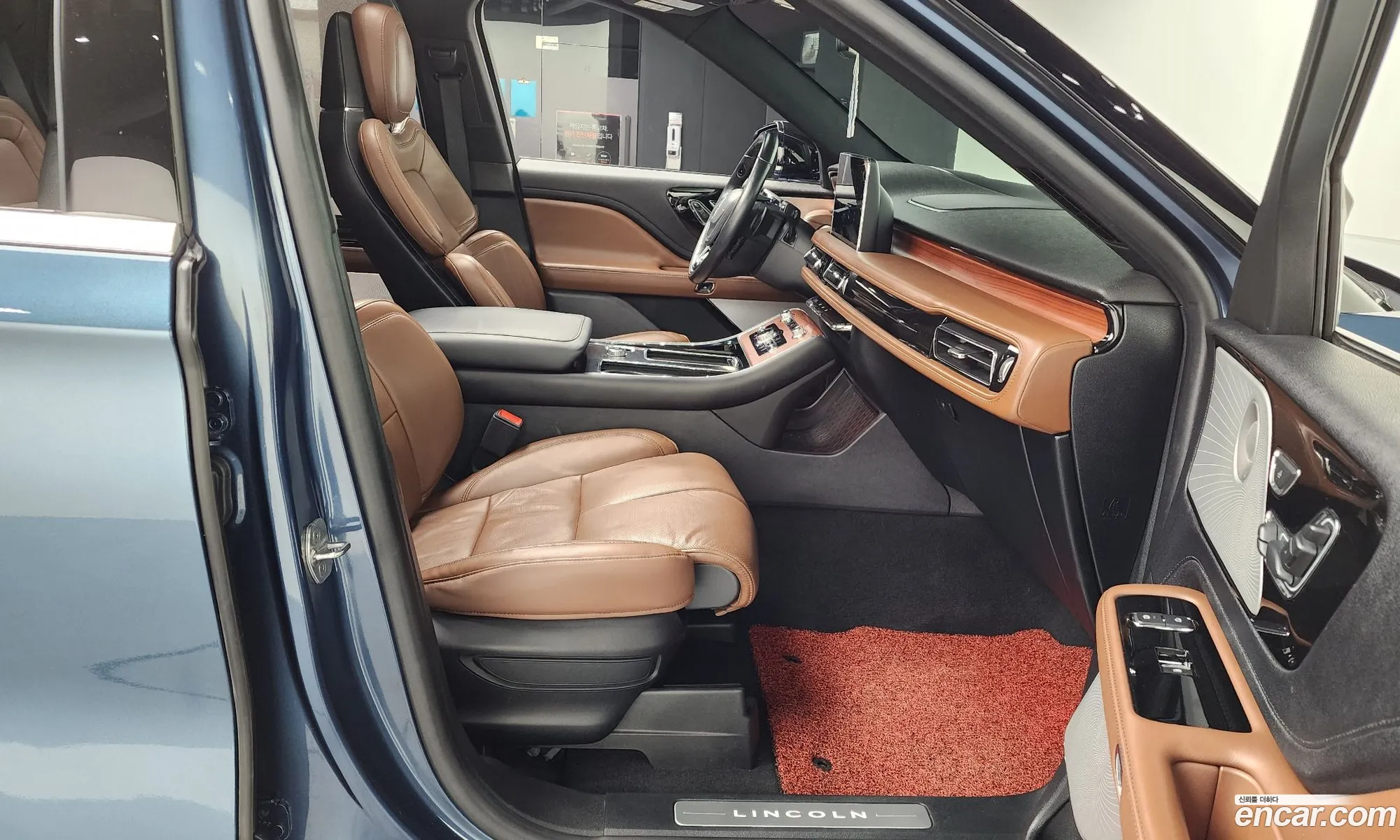 Lincoln Aviator 2020 5LM5J7XC1LGL11968 — 10