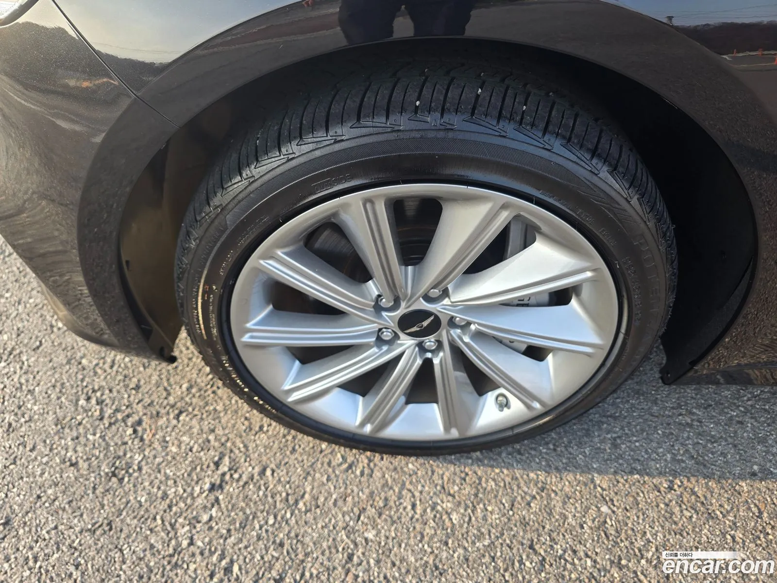Genesis G70 2025 — 12