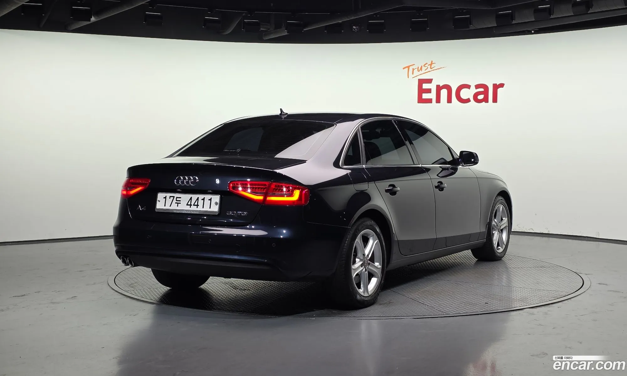 Audi A4 2015 WAUZZZ8K2FN031718 — 17