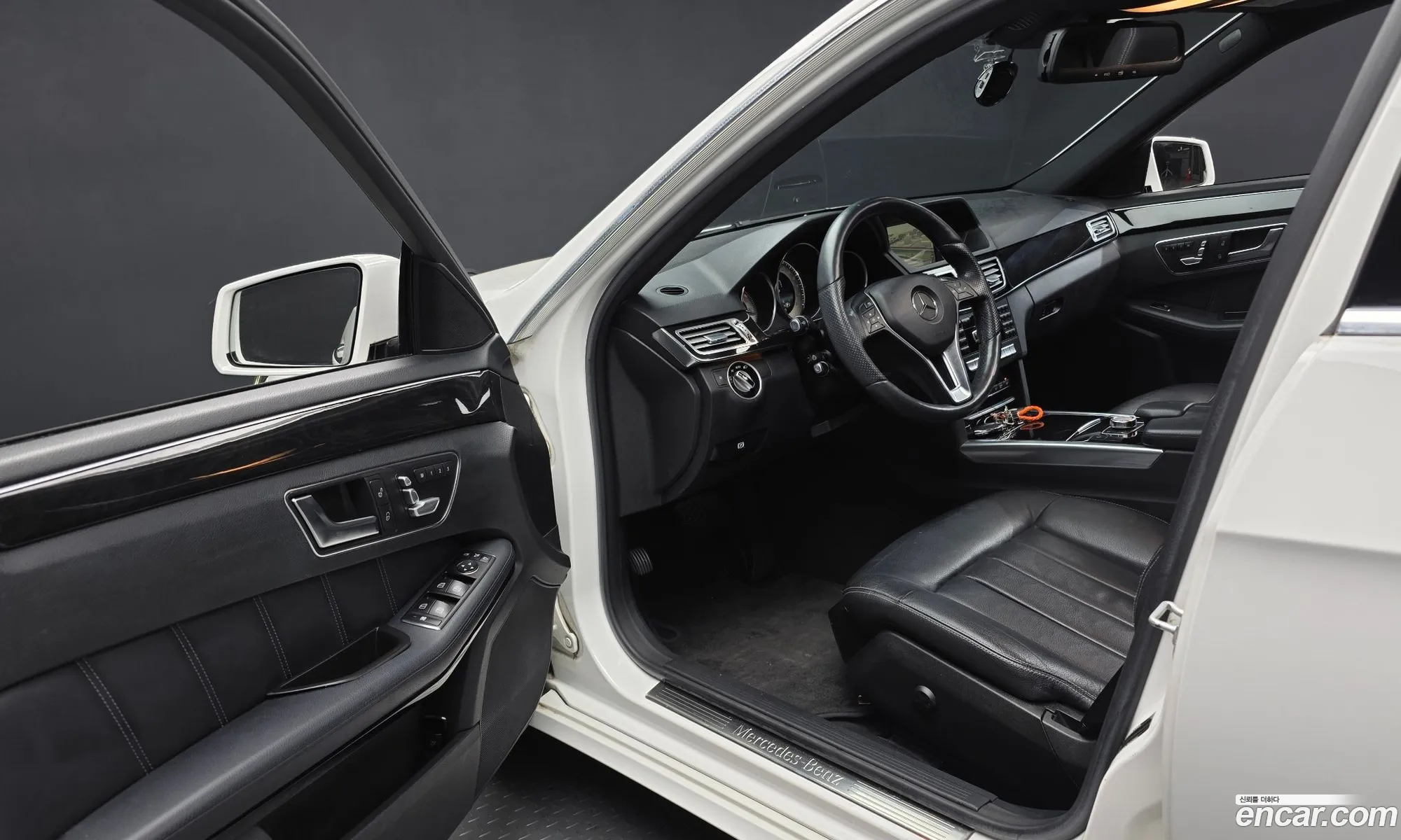 Mercedes-Benz E-Class W212 2013 WDDHF0CB8EA885182 — 13