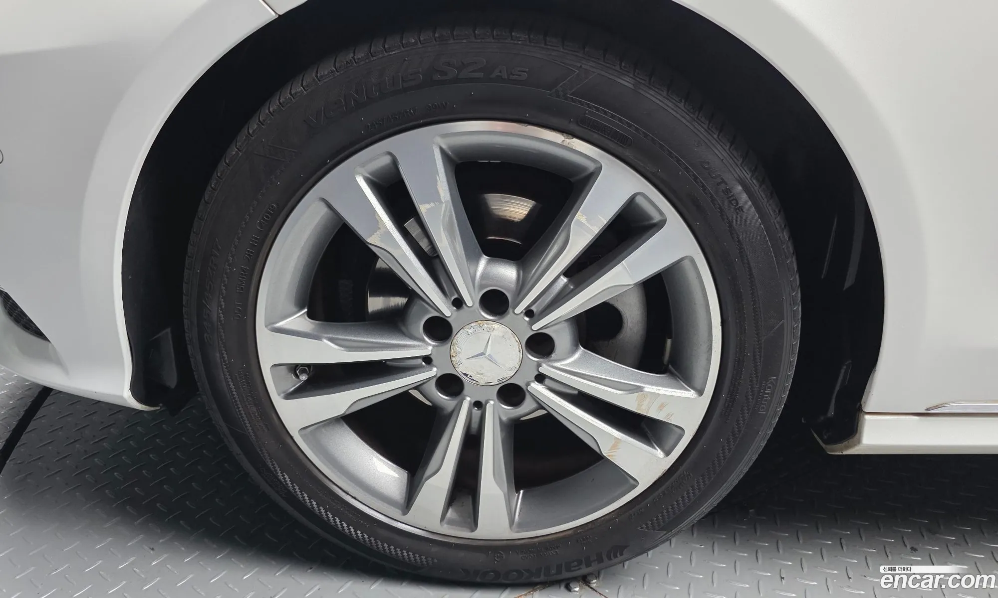 Mercedes-Benz E-Class W212 2013 WDDHF0CB8EA885182 — 16