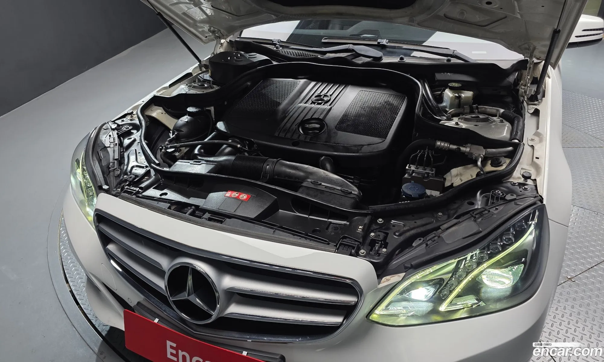 Mercedes-Benz E-Class W212 2013 WDDHF0CB8EA885182 — 5