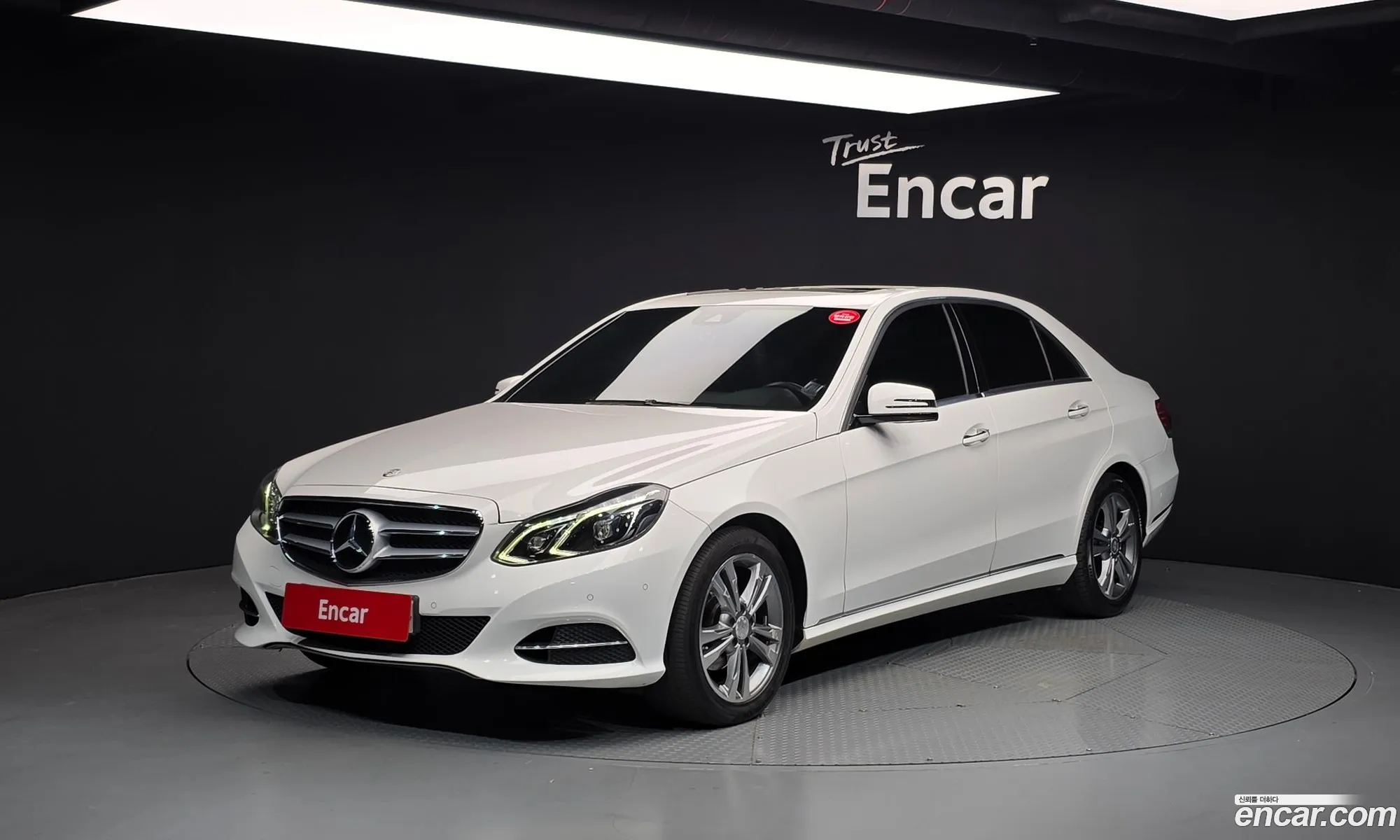 Mercedes-Benz E-Class W212 2013 WDDHF0CB8EA885182 — 12