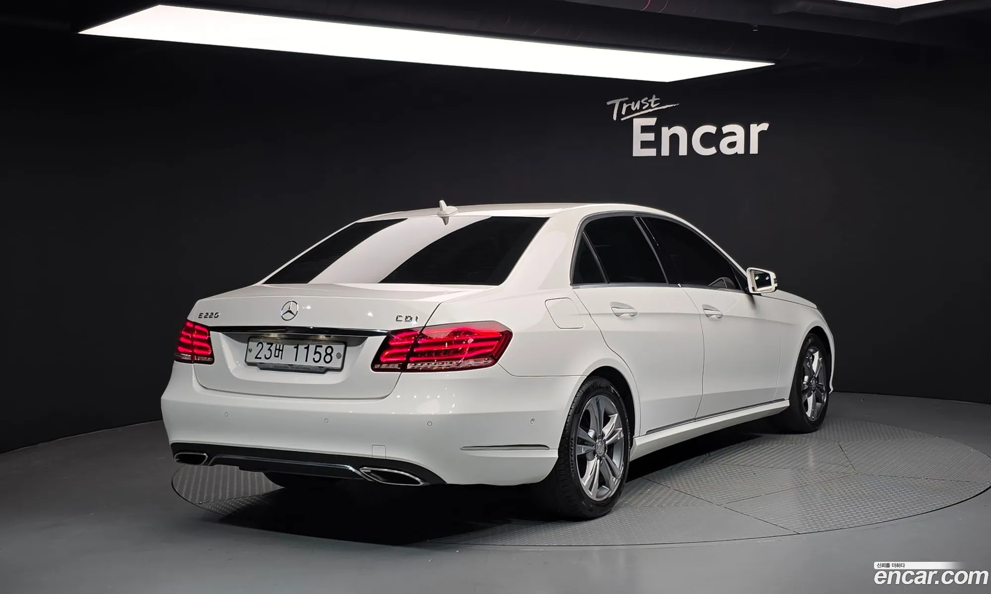 Mercedes-Benz E-Class W212 2013 WDDHF0CB8EA885182 — 4