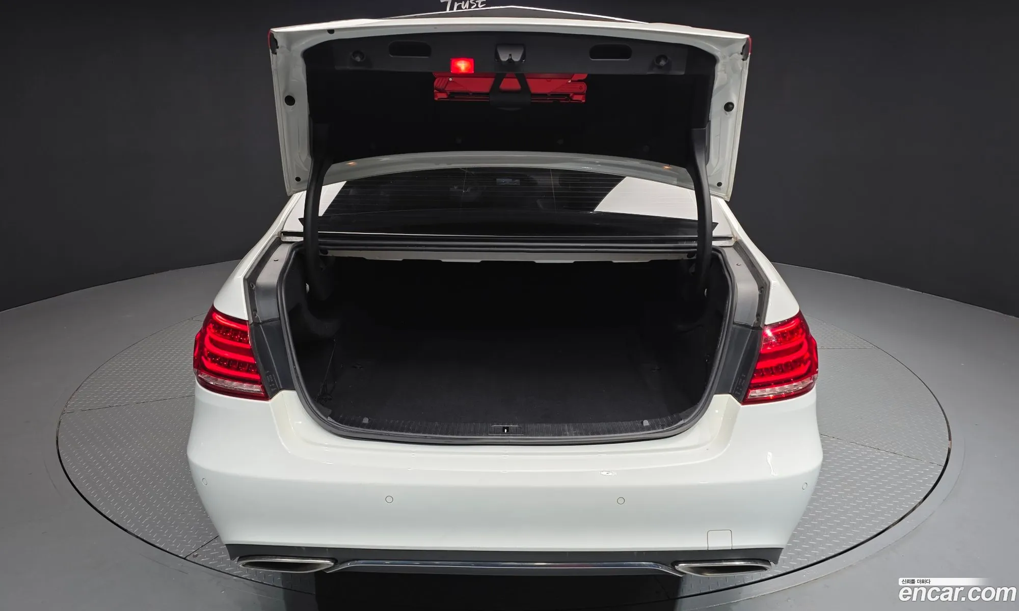 Mercedes-Benz E-Class W212 2013 WDDHF0CB8EA885182 — 18