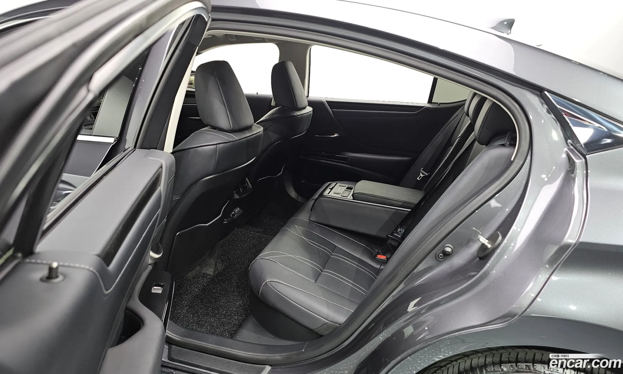 Lexus ES300h 7th Gen 2023 JTHBA1C13P2015878 — 3