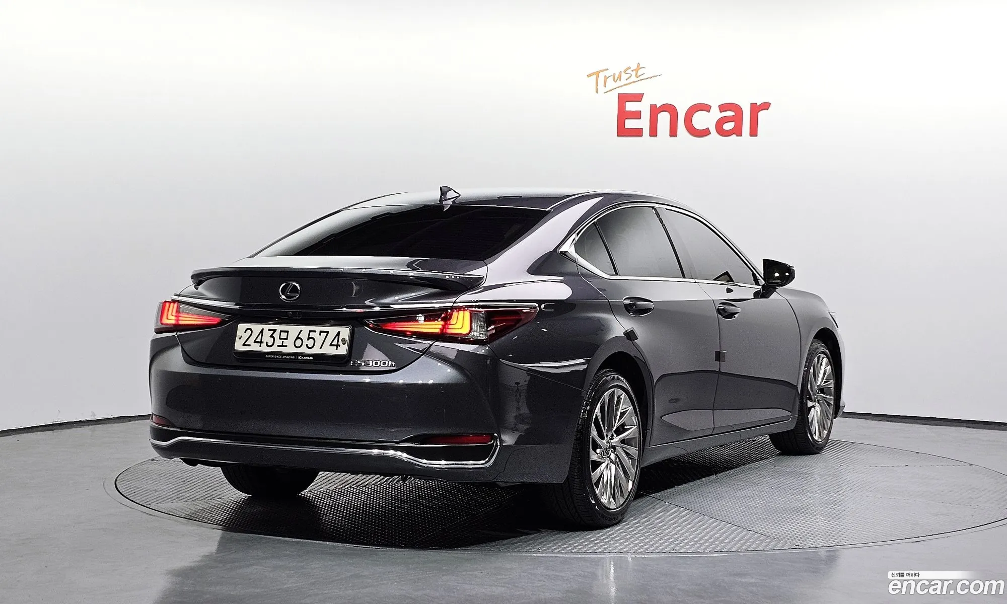 Lexus ES300h 7th Gen 2023 JTHBA1C13P2015878 — 4