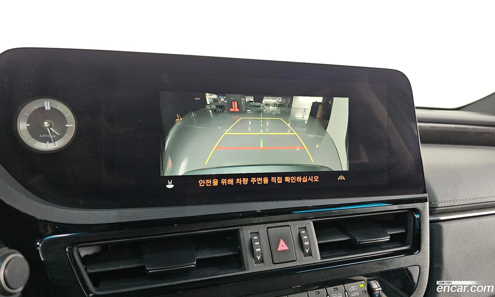 Lexus ES300h 7th Gen 2023 JTHBA1C13P2015878 — 19