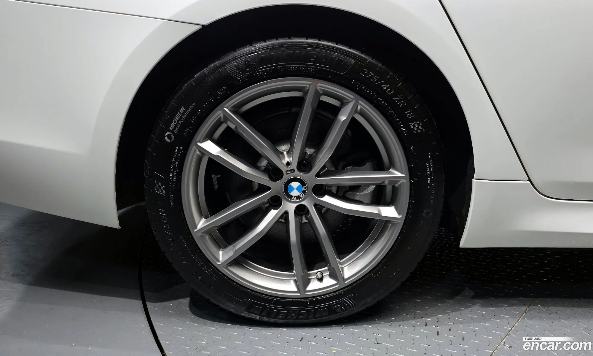 BMW 5 Series 2019 — 17