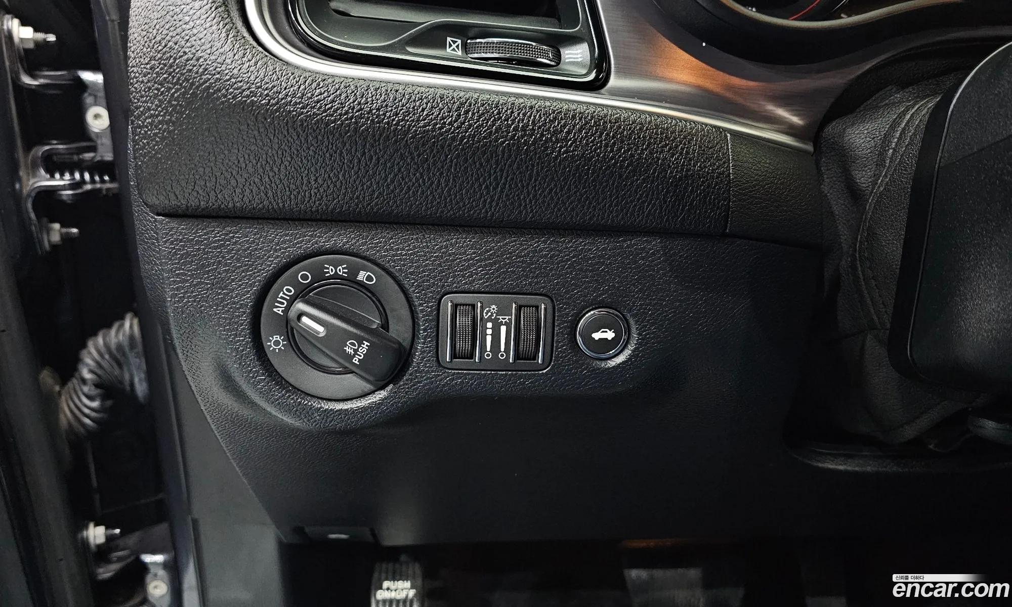 Dodge Challenger 2018 2C3CDZAG — 8
