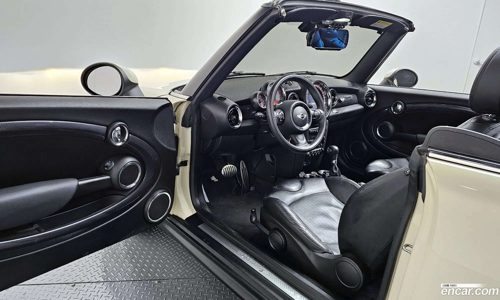 Mini Cooper S Convertible 2015 WMWZP3104FT281582 — 9
