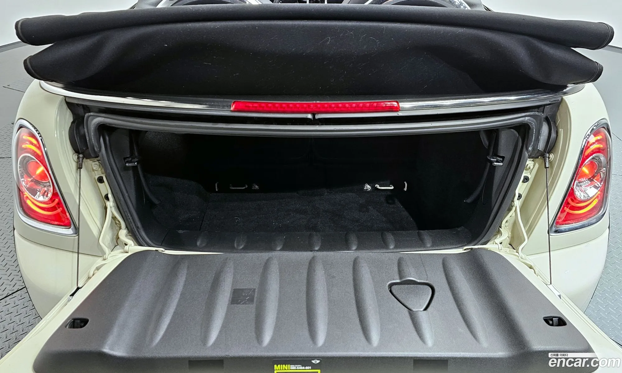 Mini Cooper S Convertible 2015 WMWZP3104FT281582 — 8