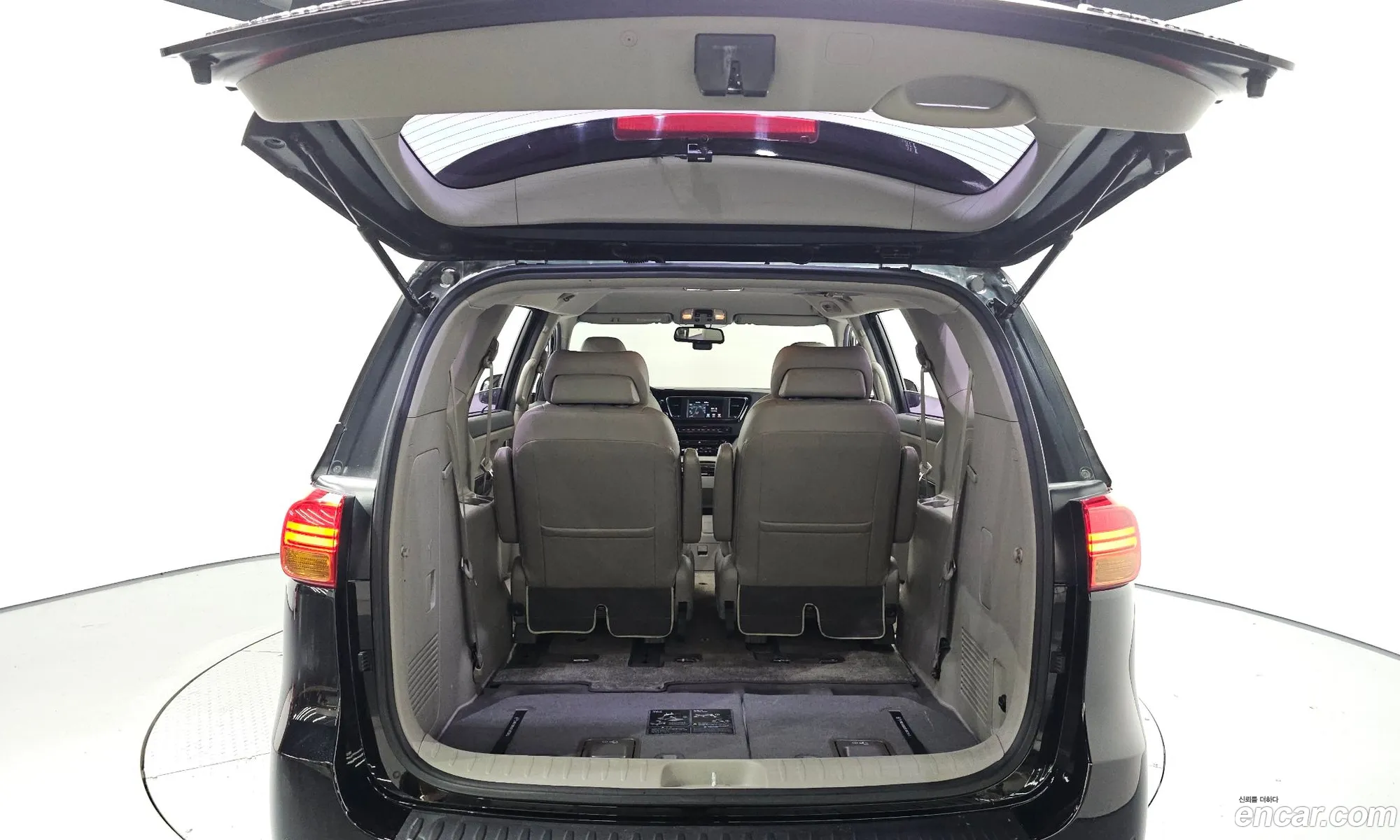 Kia Carnival 2016 — 17