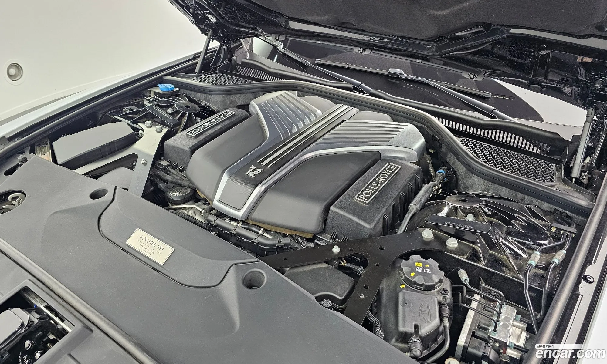 Rolls-Royce Ghost 2024 — 17