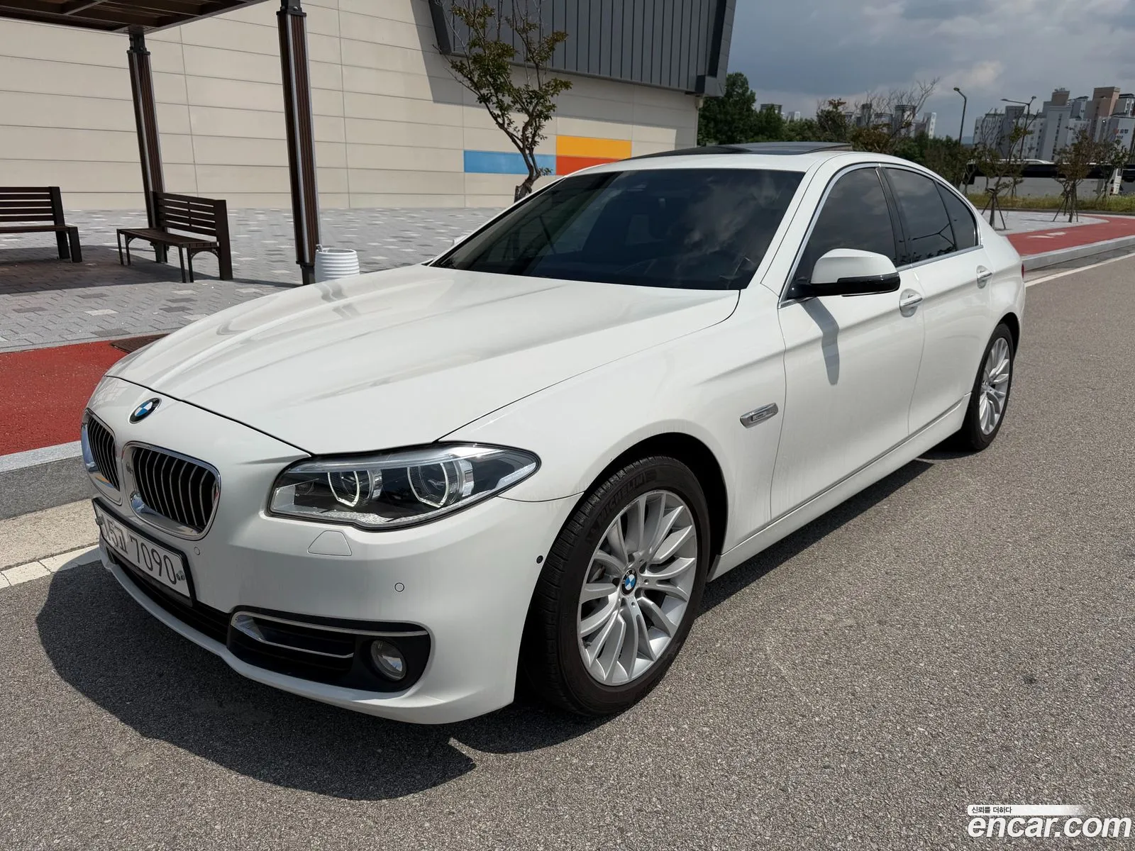 BMW 5 Series 2015 — 16