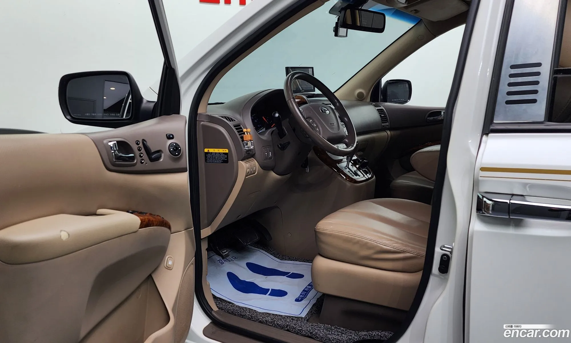 Kia Carnival R 2013 — 14