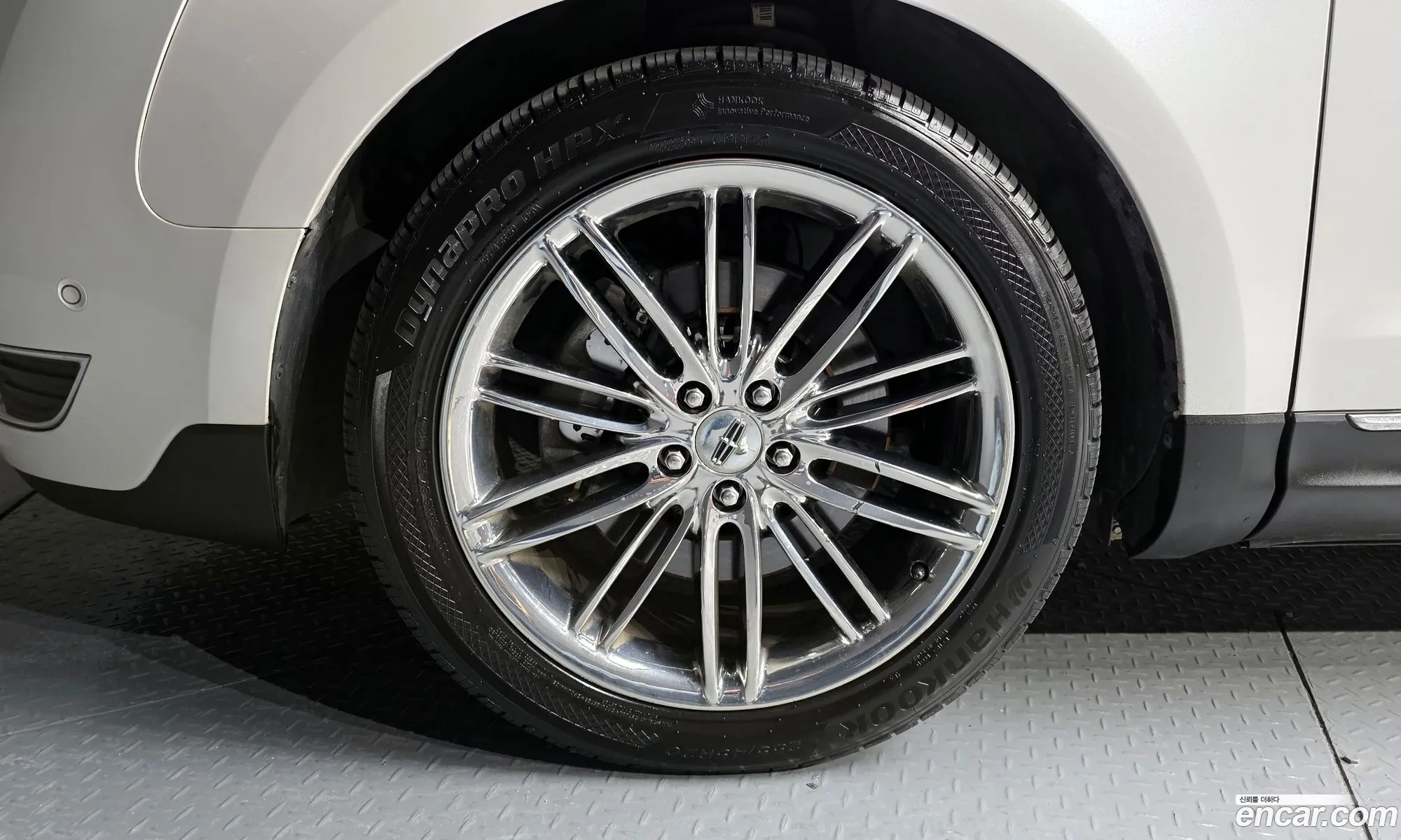 Lincoln MKT 2014 2LMHJ5AT8EBL56076 — 10