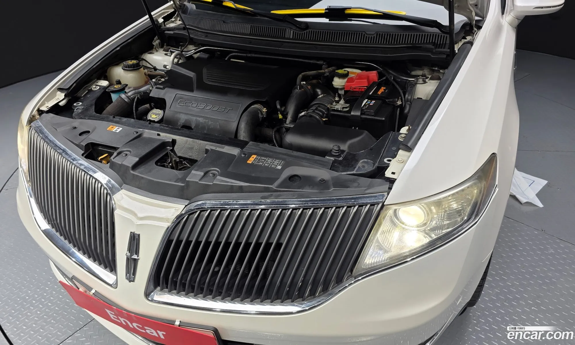 Lincoln MKT 2014 2LMHJ5AT8EBL56076 — 3
