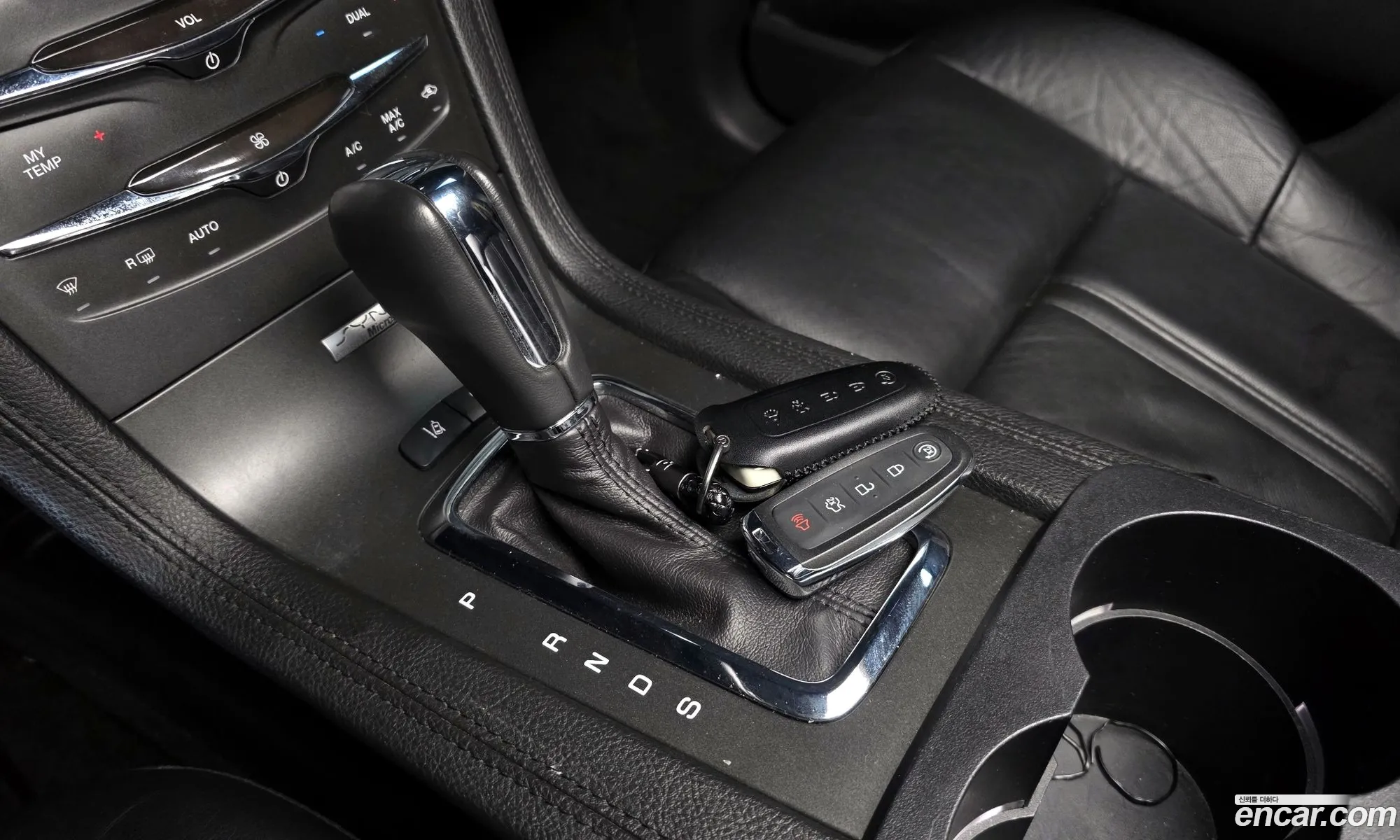 Lincoln MKT 2014 2LMHJ5AT8EBL56076 — 14
