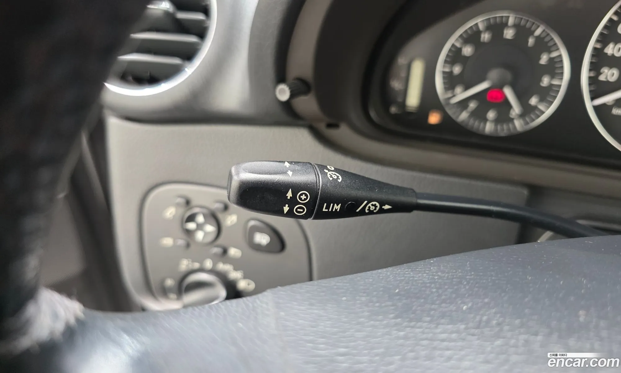 Mercedes-Benz CLK-Class C209 2005 WDBTK65G95T044745 — 4