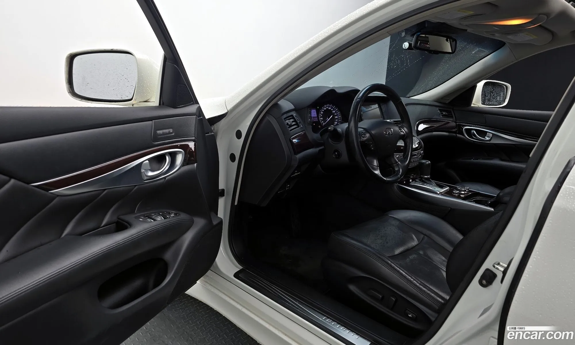 Infiniti M37