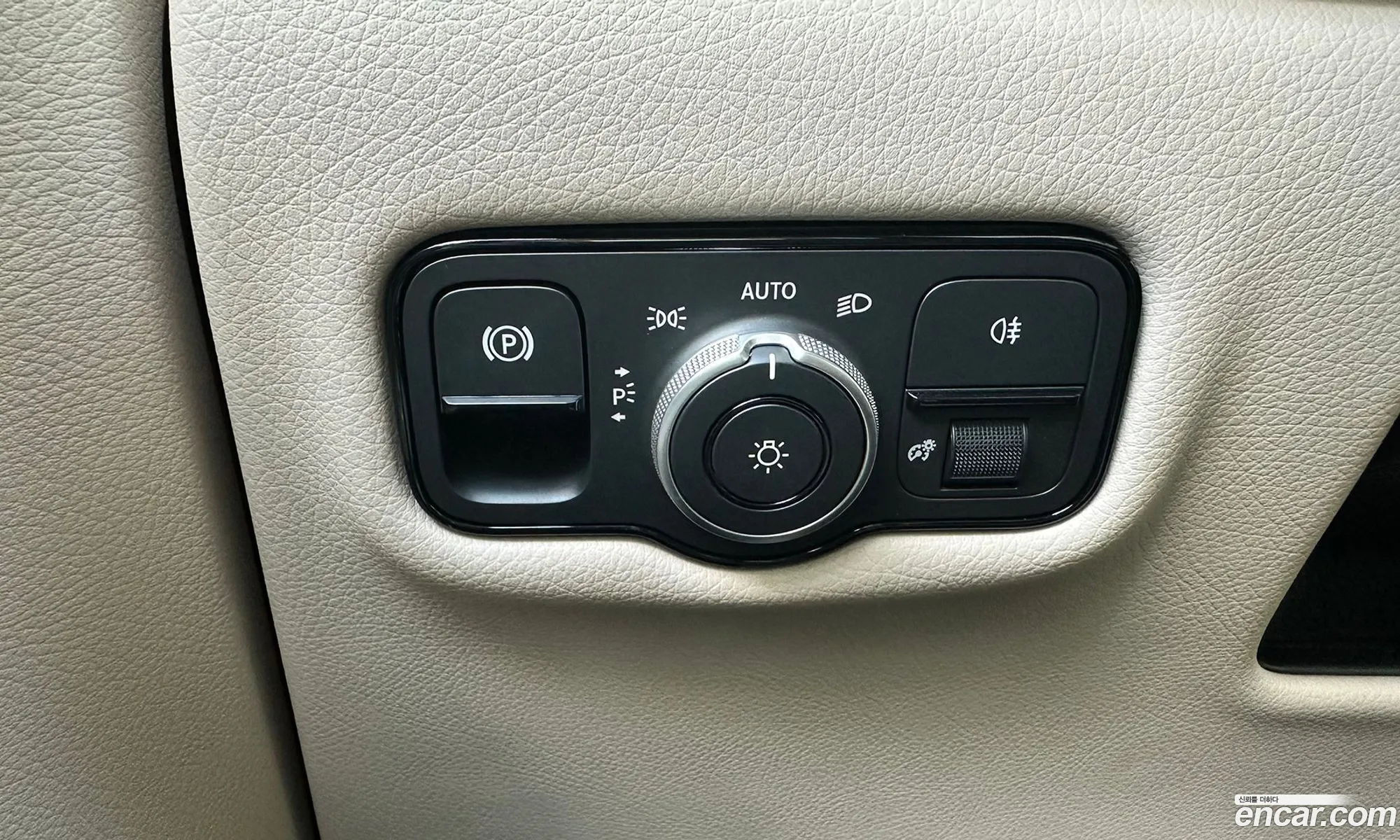 Mercedes-Benz V-Class 2025 — 13